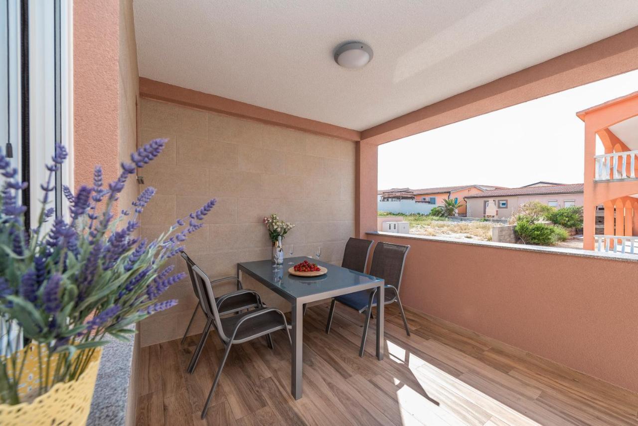 Luxury Apartments - La Vir 1 & 2 Luaran gambar