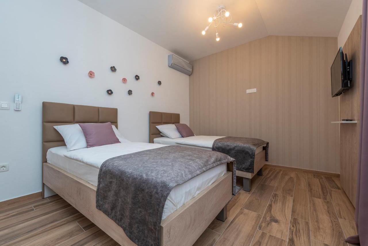 Luxury Apartments - La Vir 1 & 2 Luaran gambar