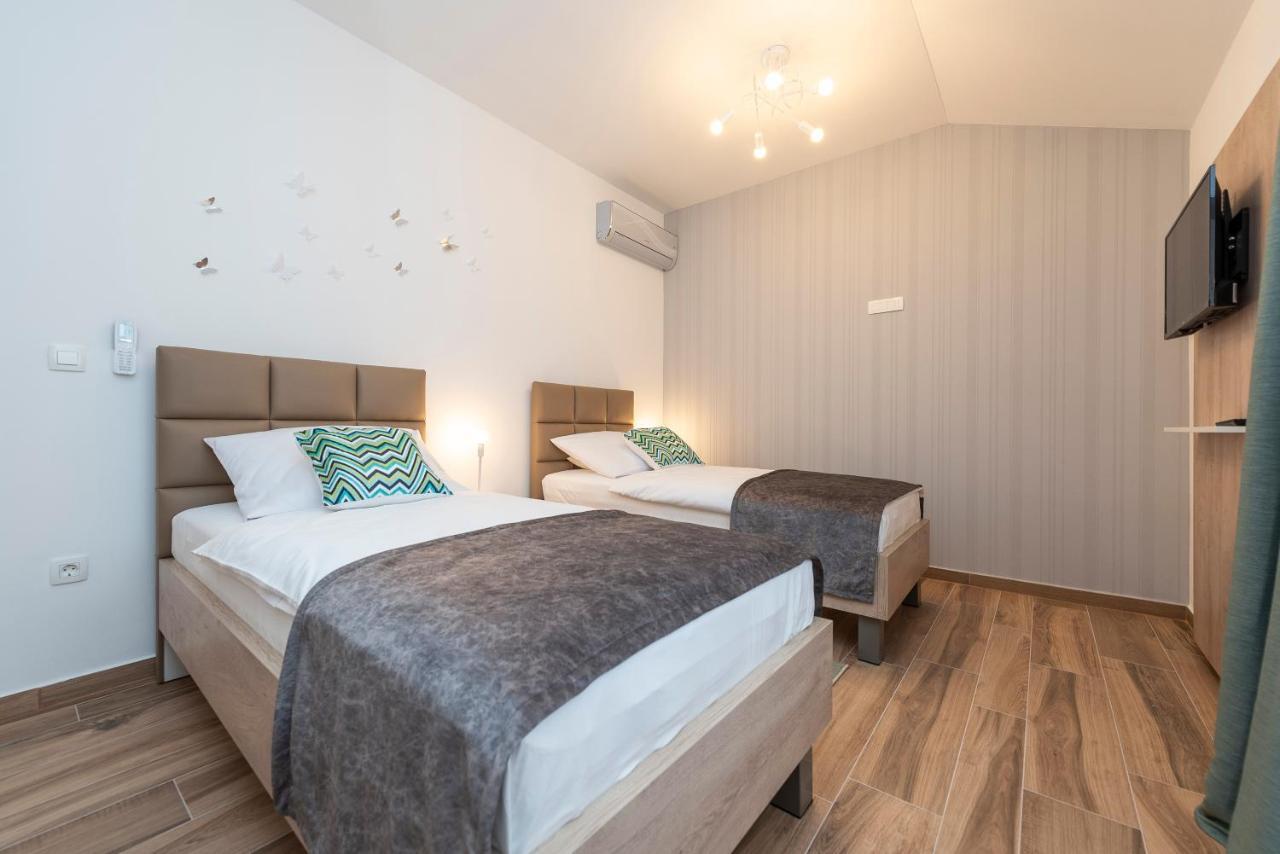 Luxury Apartments - La Vir 1 & 2 Luaran gambar