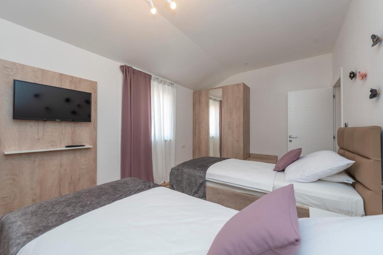 Luxury Apartments - La Vir 1 & 2 Luaran gambar