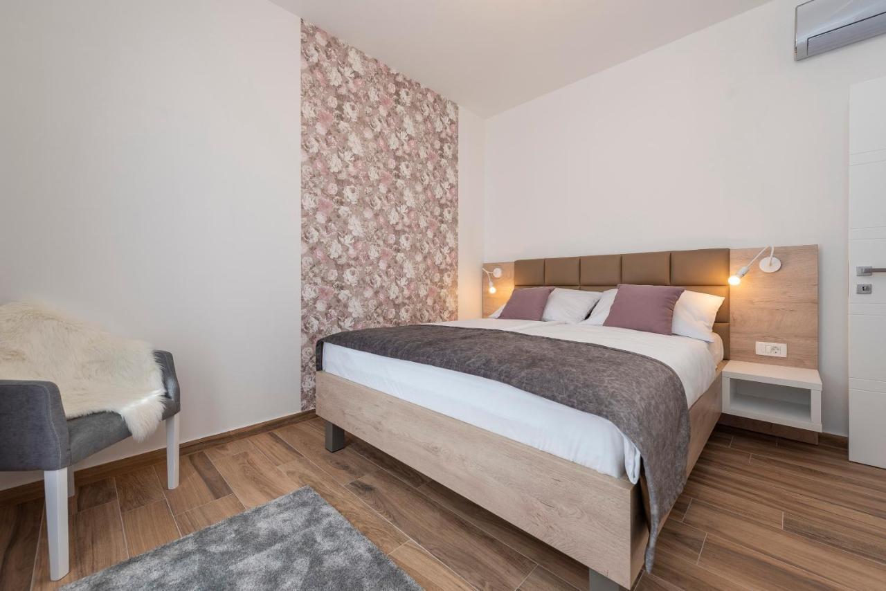 Luxury Apartments - La Vir 1 & 2 Luaran gambar