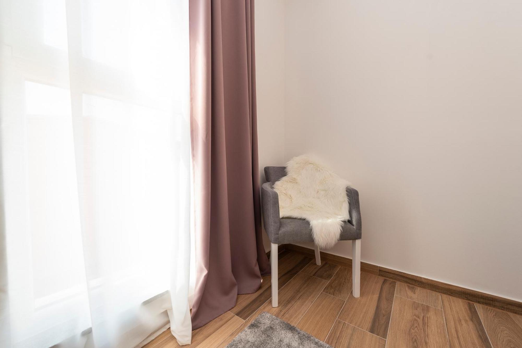 Luxury Apartments - La Vir 1 & 2 Luaran gambar