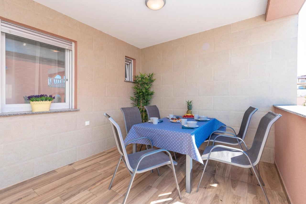 Luxury Apartments - La Vir 1 & 2 Luaran gambar