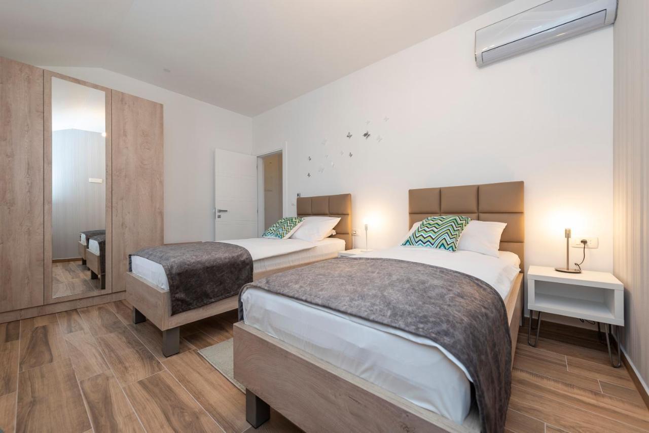 Luxury Apartments - La Vir 1 & 2 Luaran gambar