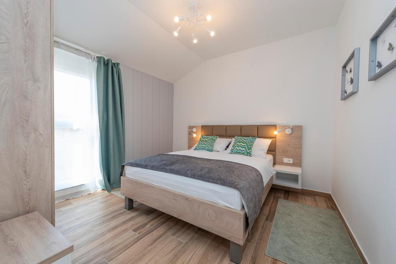 Luxury Apartments - La Vir 1 & 2 Luaran gambar