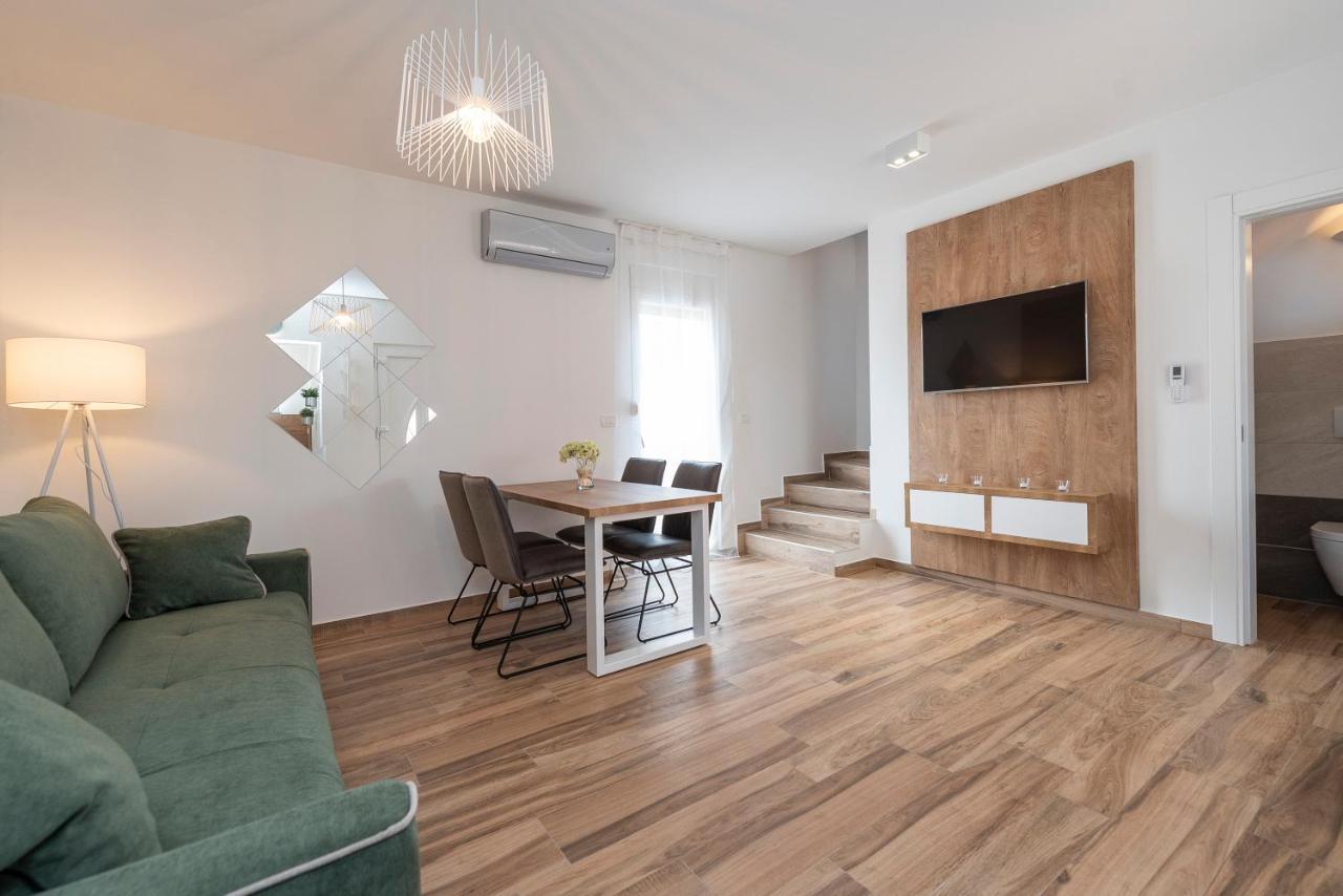 Luxury Apartments - La Vir 1 & 2 Luaran gambar