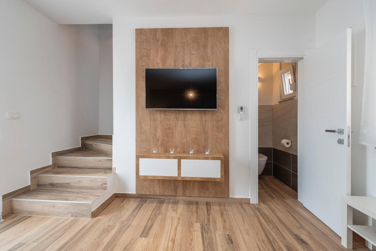Luxury Apartments - La Vir 1 & 2 Luaran gambar