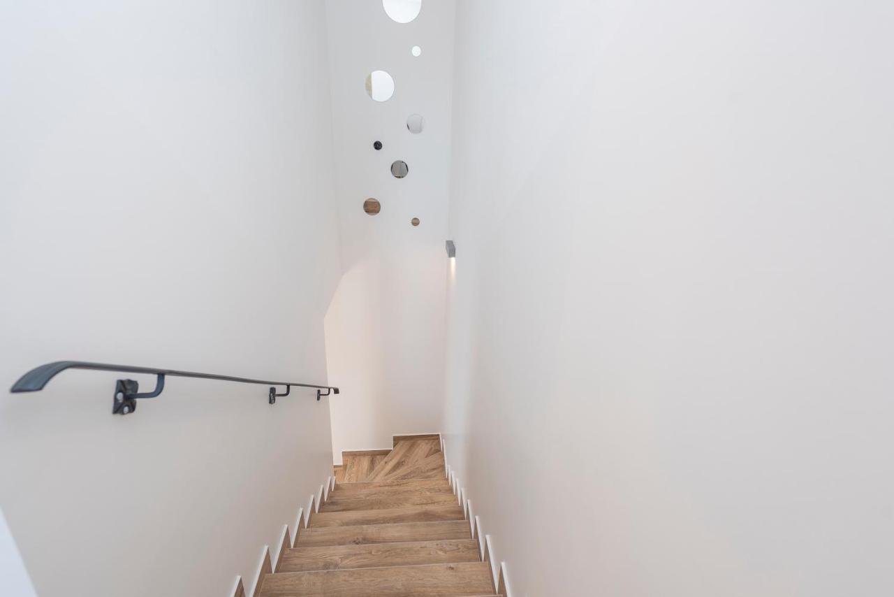 Luxury Apartments - La Vir 1 & 2 Luaran gambar