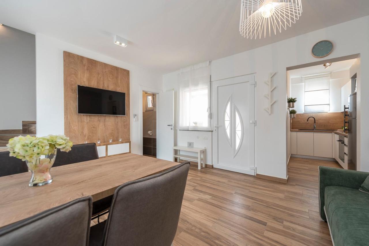 Luxury Apartments - La Vir 1 & 2 Luaran gambar