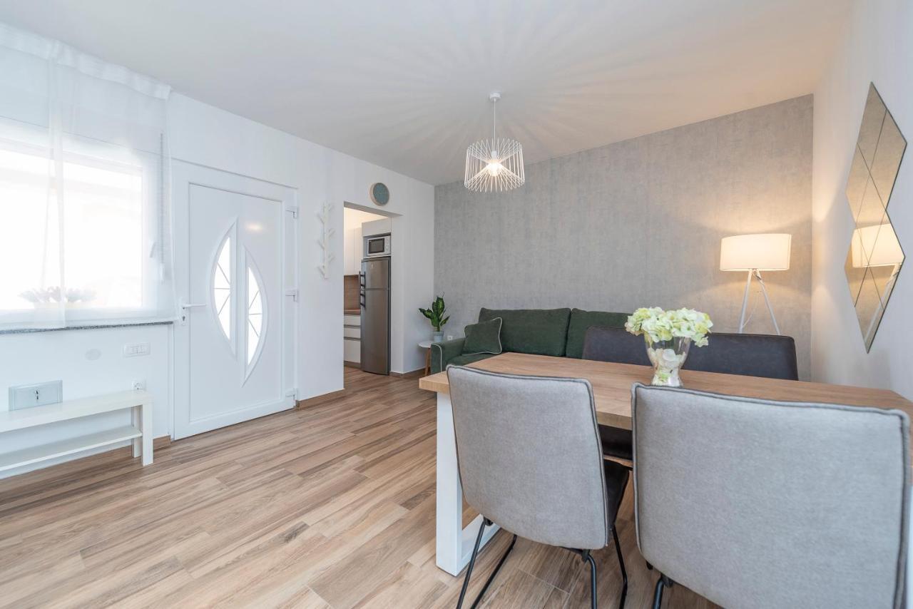Luxury Apartments - La Vir 1 & 2 Luaran gambar