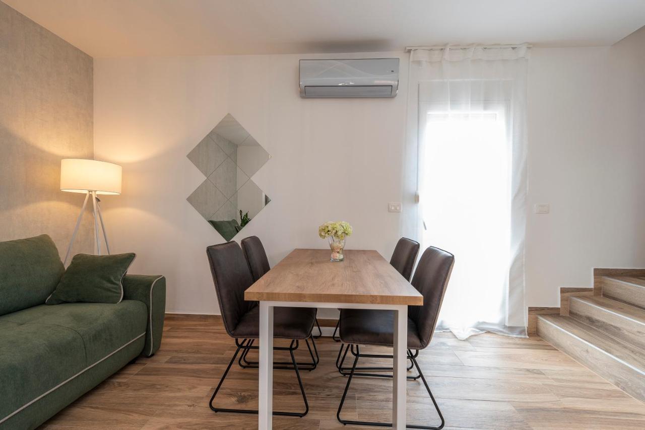 Luxury Apartments - La Vir 1 & 2 Luaran gambar