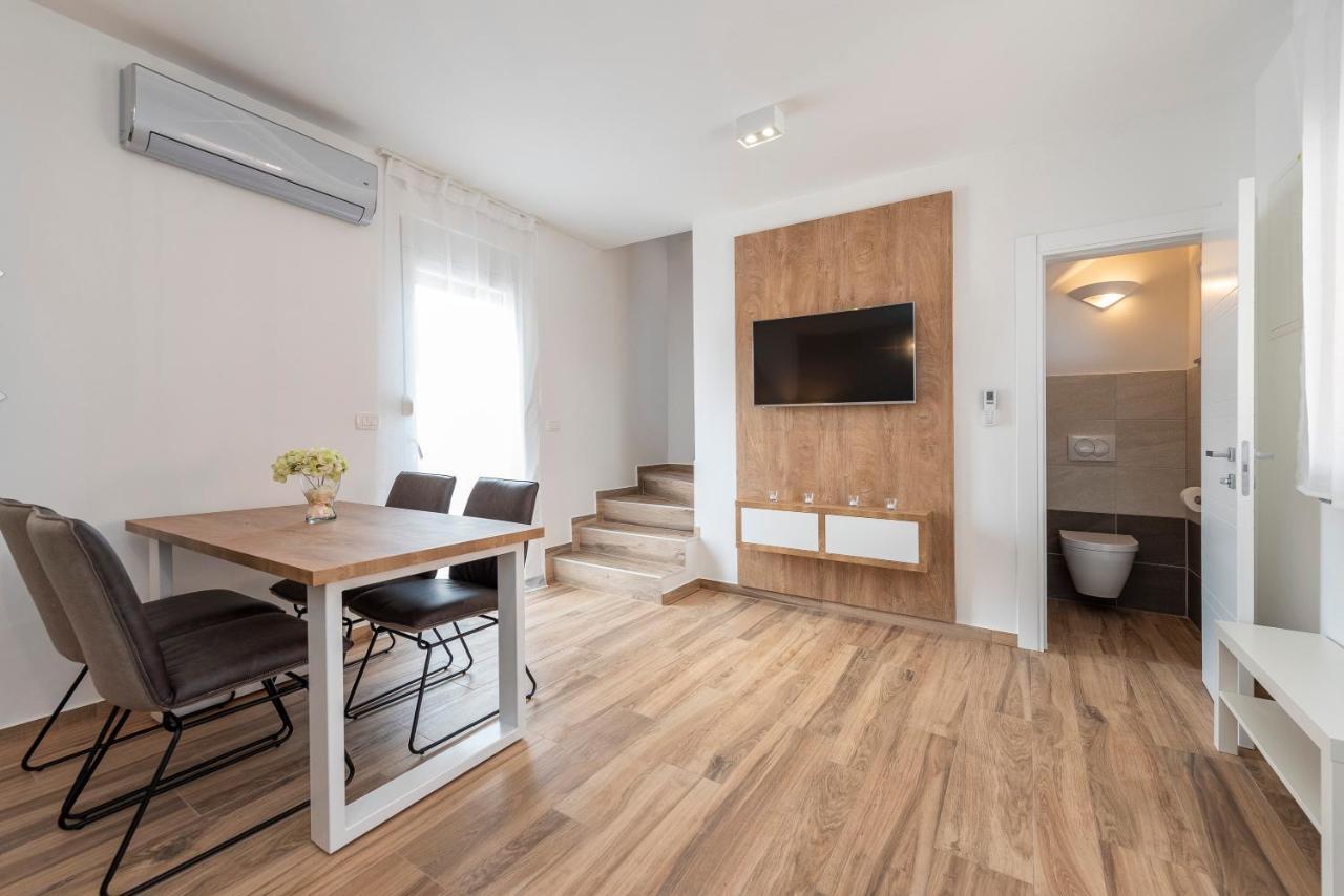 Luxury Apartments - La Vir 1 & 2 Luaran gambar